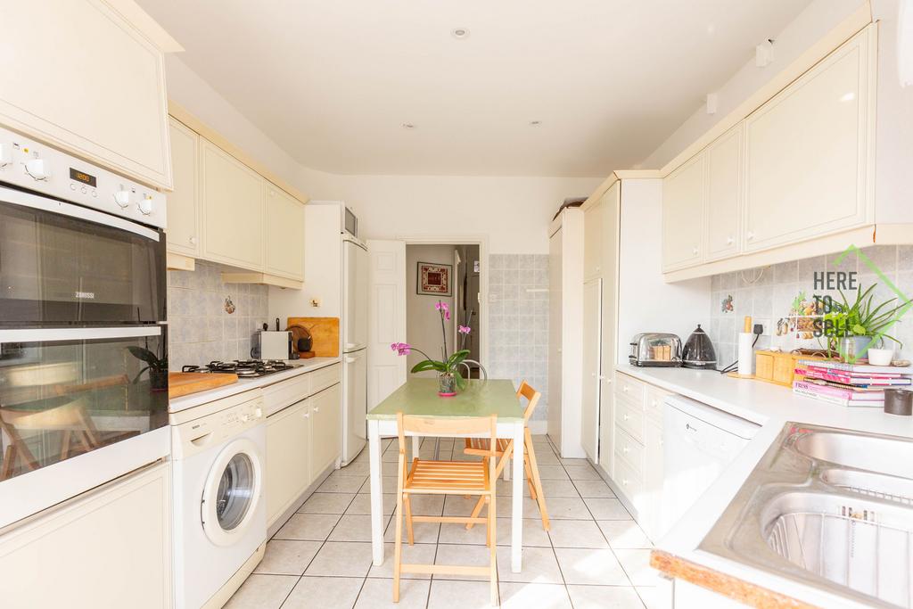 10 Hillside Avenue, N11 3 DE-17