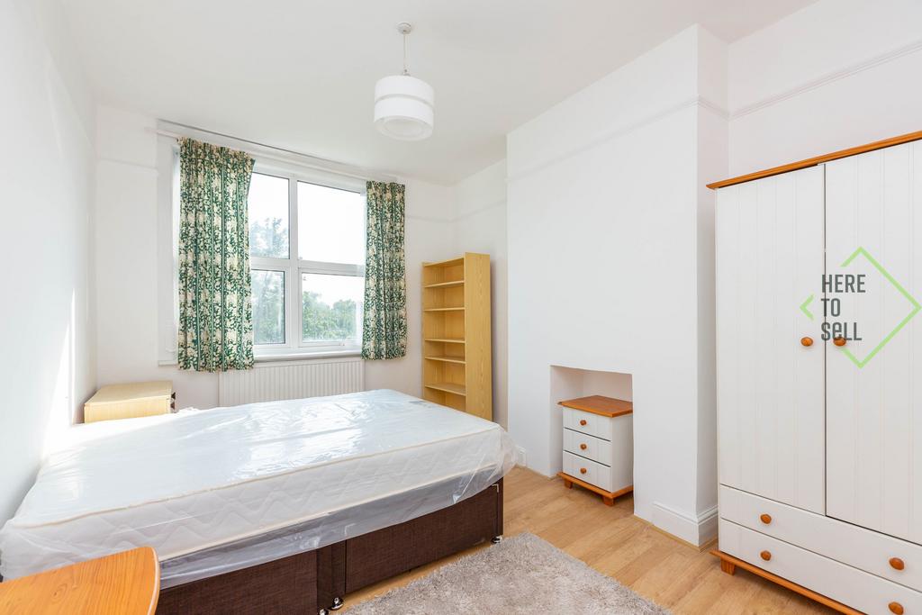 10 Hillside Avenue, N11 3 DE-22