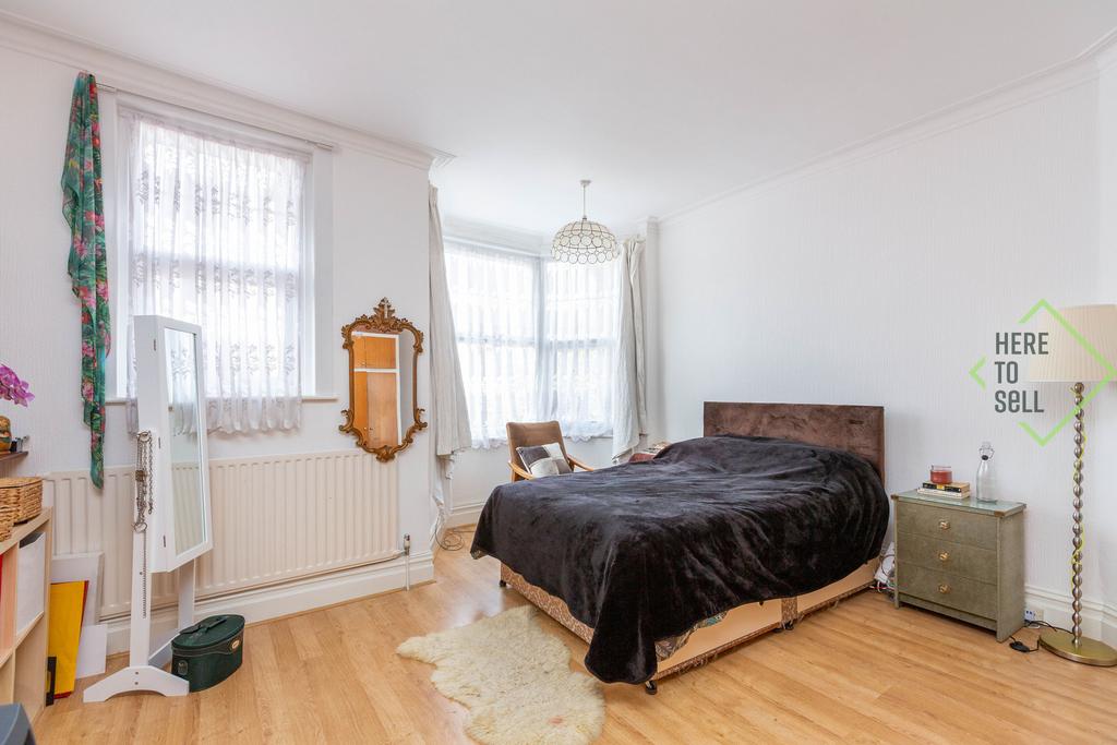 10 Hillside Avenue, N11 3 DE-25