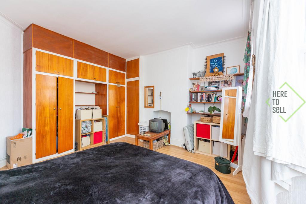 10 Hillside Avenue, N11 3 DE-26