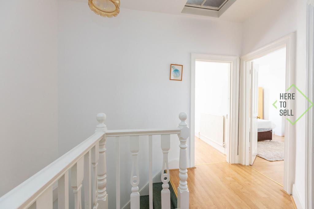 10 Hillside Avenue, N11 3 DE-27