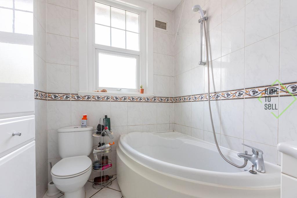 10 Hillside Avenue, N11 3 DE-28