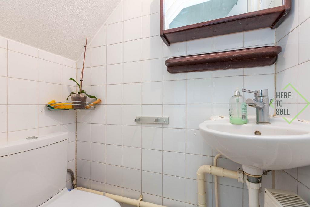 10 Hillside Avenue, N11 3 DE-29