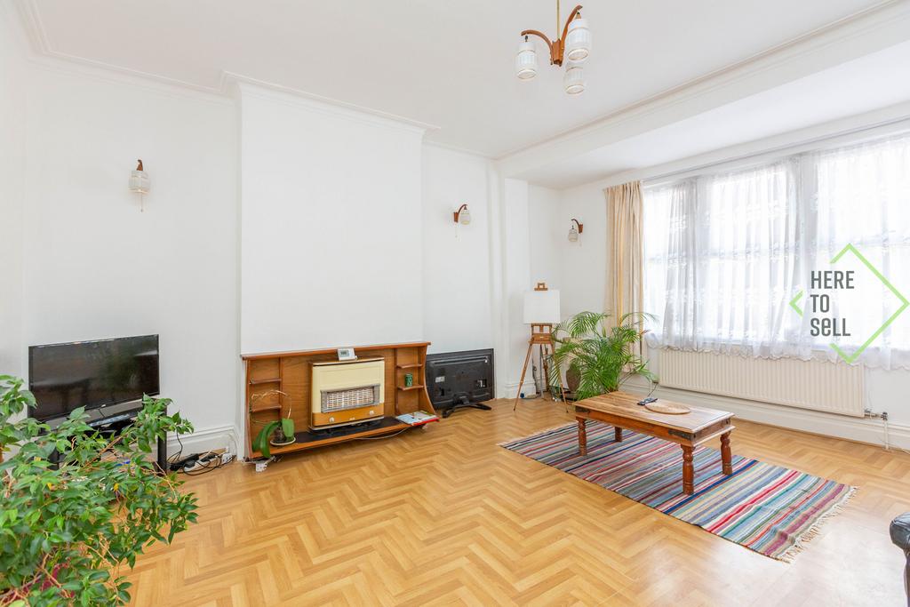 10 Hillside Avenue, N11 3 DE-8