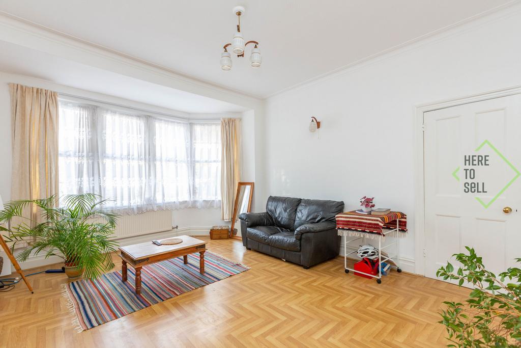 10 Hillside Avenue, N11 3 DE-9