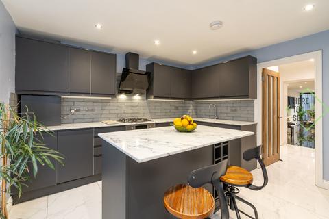 2 bedroom terraced house for sale, London N12