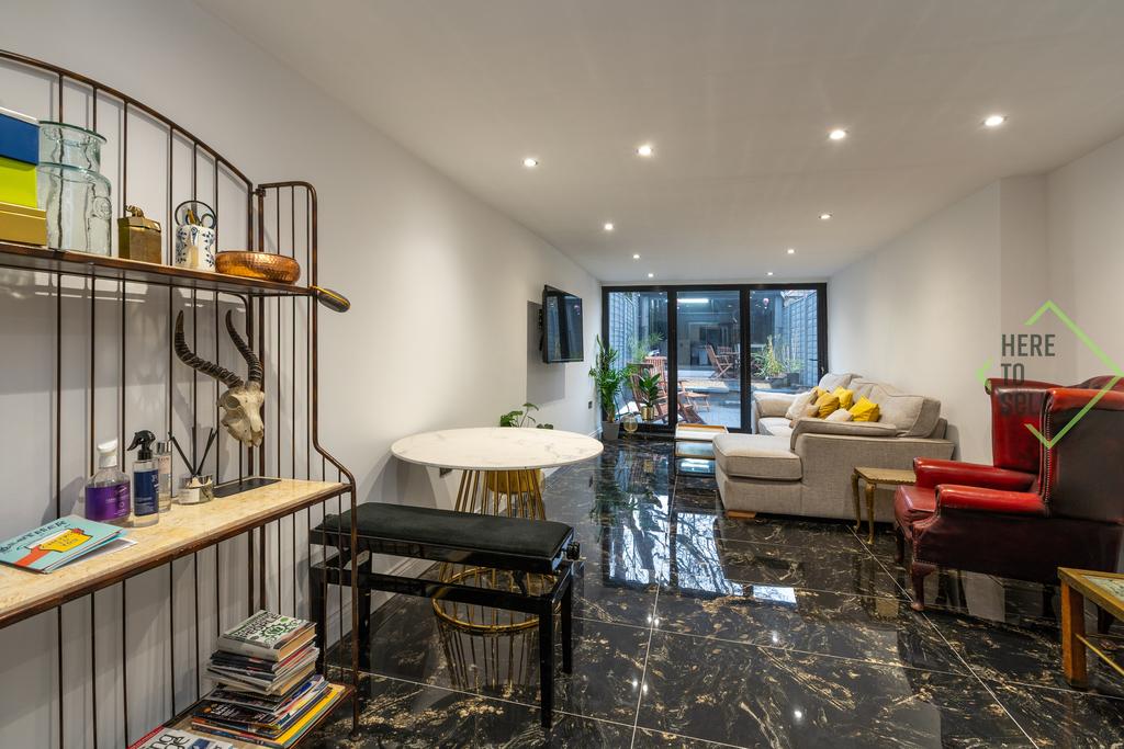 27 Lodge Lane N12 8 JG-21