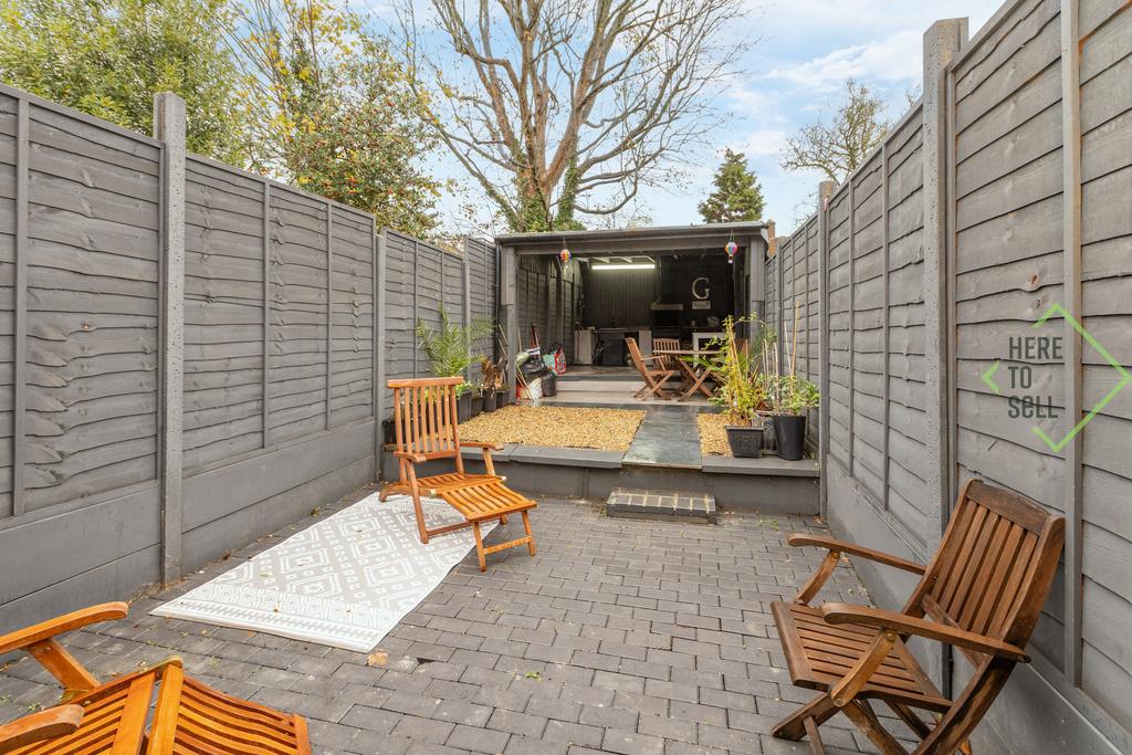 27 Lodge Lane N12 8 JG-31