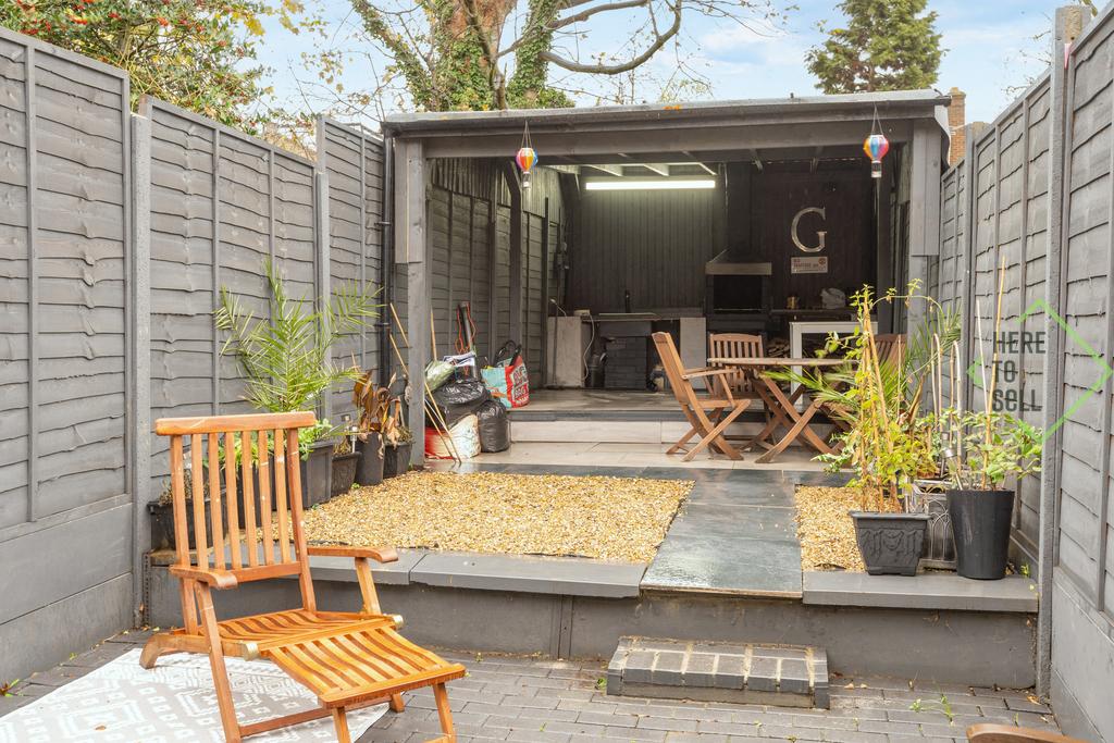 27 Lodge Lane N12 8 JG-32