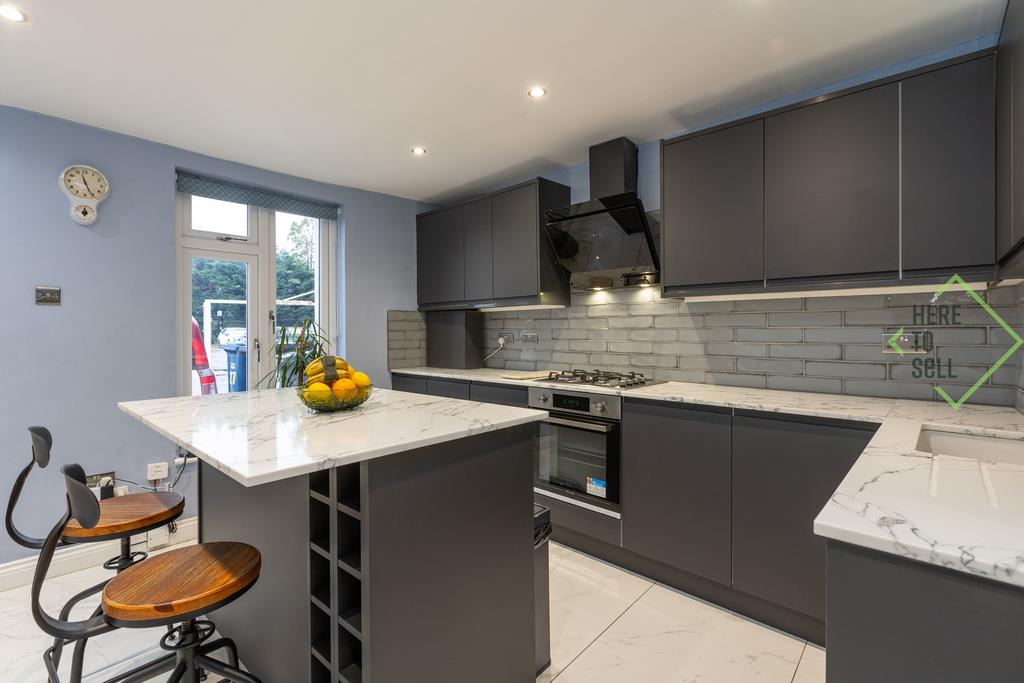 27 Lodge Lane N12 8 JG-12