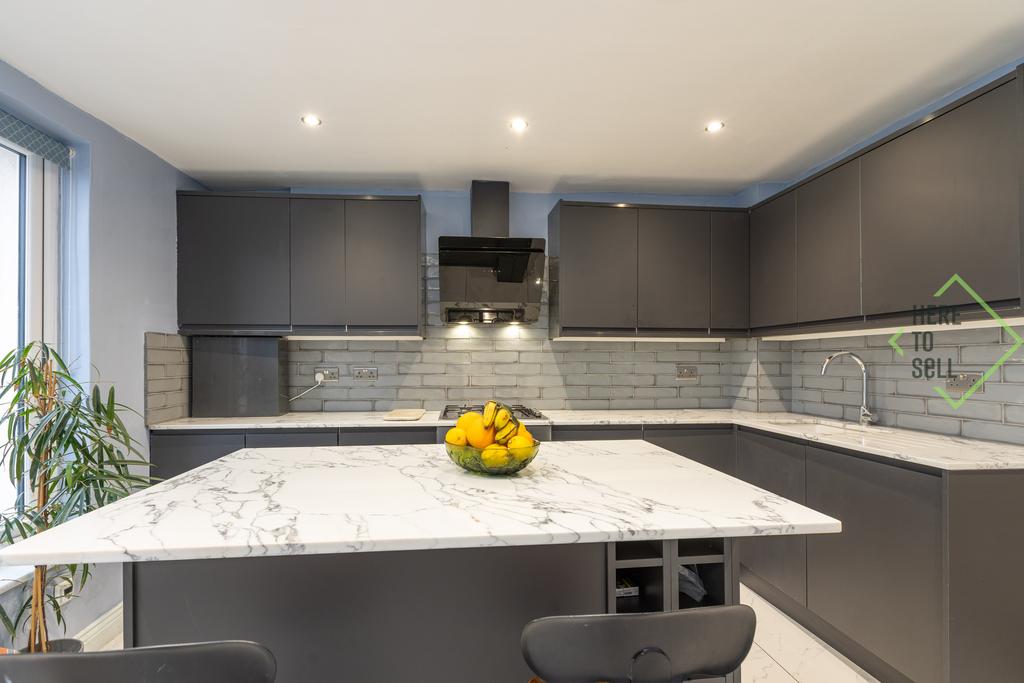 27 Lodge Lane N12 8 JG-14