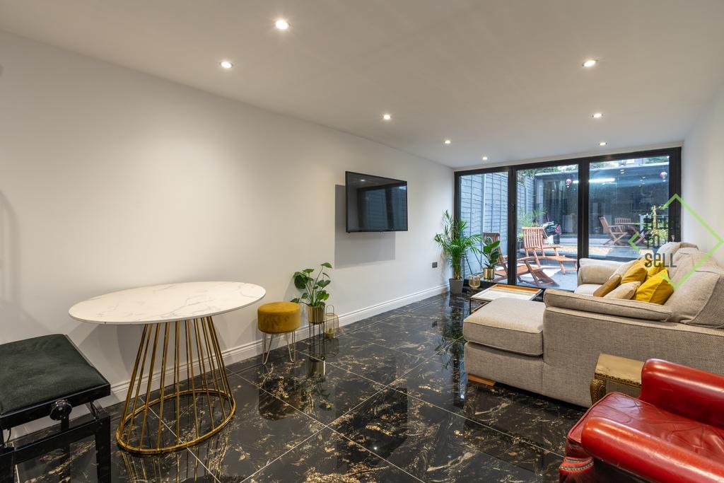27 Lodge Lane N12 8 JG-29