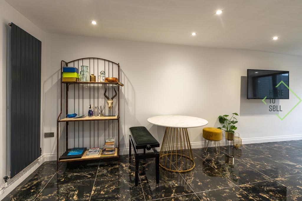 27 Lodge Lane N12 8 JG-30