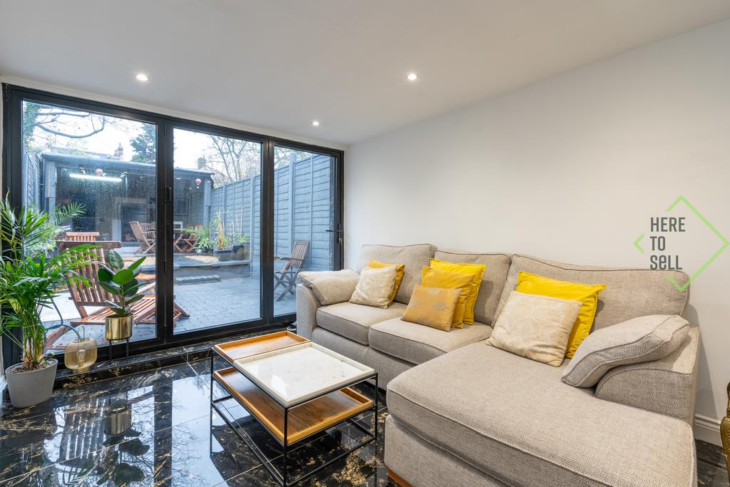 27 Lodge Lane N12 8 JG-24