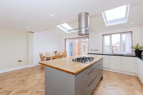 4 bedroom end of terrace house for sale, Brougham Road, Worthing