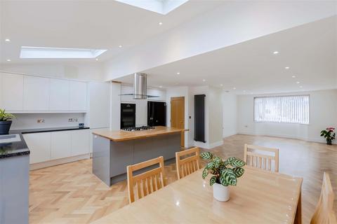 4 bedroom end of terrace house for sale, Brougham Road, Worthing