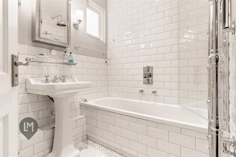 2 bedroom maisonette to rent, Balvernie Grove, London