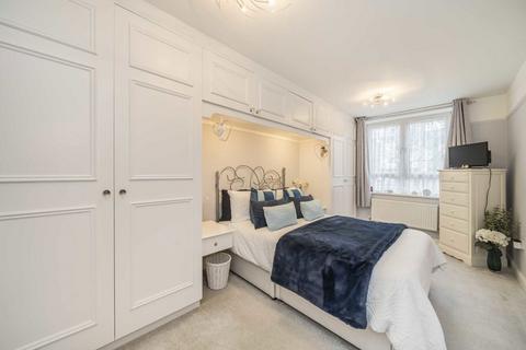 2 bedroom flat for sale, Longley Road, London SW17