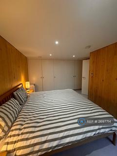 1 bedroom flat to rent, Simon Square, Edinburgh, EH8