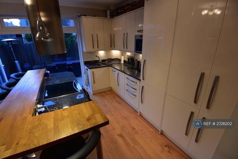 3 bedroom end of terrace house to rent, Fernbrook Road, London, SE13