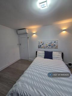 3 bedroom semi-detached house to rent, Rayners Lane, Pinner, HA5
