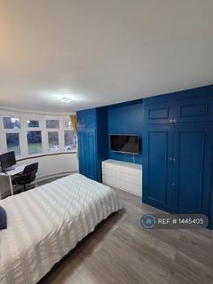 3 bedroom semi-detached house to rent, Rayners Lane, Pinner, HA5