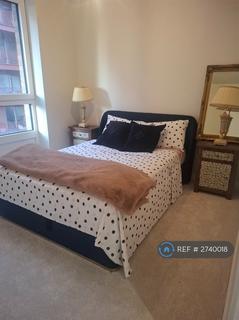 1 bedroom in a house share to rent, Hawser Lane, London, E14