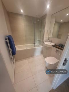 1 bedroom in a house share to rent, Hawser Lane, London, E14