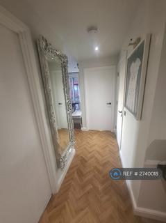 1 bedroom in a house share to rent, Hawser Lane, London, E14