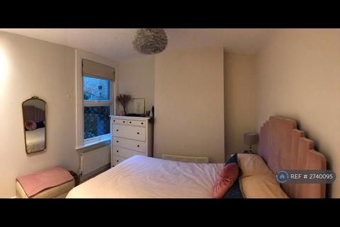 2 bedroom maisonette to rent, Cowley Road, London, SW14