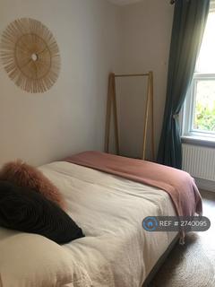 2 bedroom maisonette to rent, Cowley Road, London, SW14