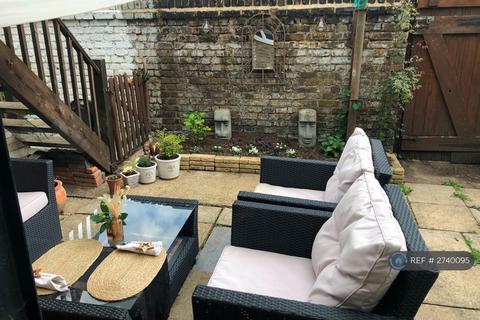 2 bedroom maisonette to rent, Cowley Road, London, SW14