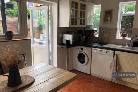 2 bedroom maisonette to rent, Cowley Road, London, SW14