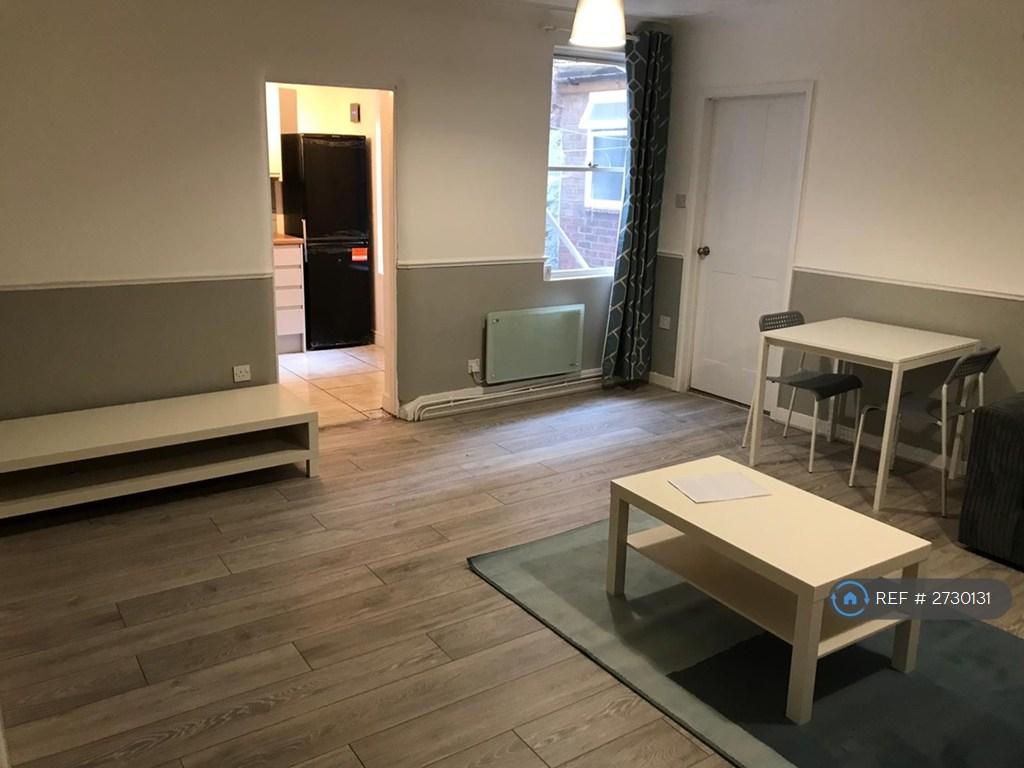 Lounge/Diner (Bottom 1/2 Of Wall Now Blue)