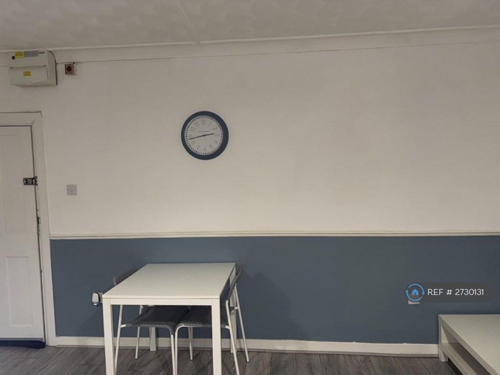 Flat 3 Lounge/Diner