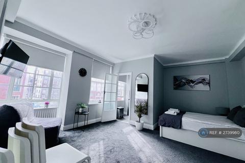 Studio to rent, Edgware Road, London, Hyde Park, W2