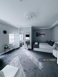 Studio to rent, Edgware Road, London, Hyde Park, W2