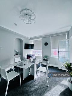 Studio to rent, Edgware Road, London, Hyde Park, W2