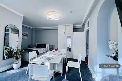 Studio to rent, Edgware Road, London, Hyde Park, W2