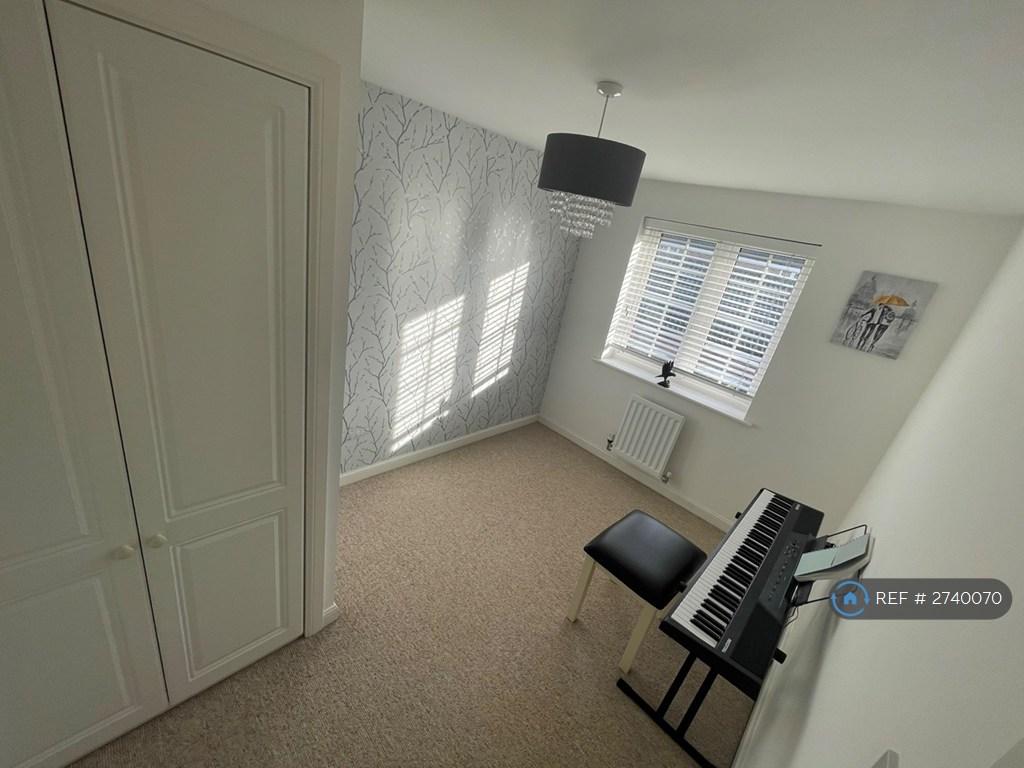 2nd Bedroom With Built In Wardrobe