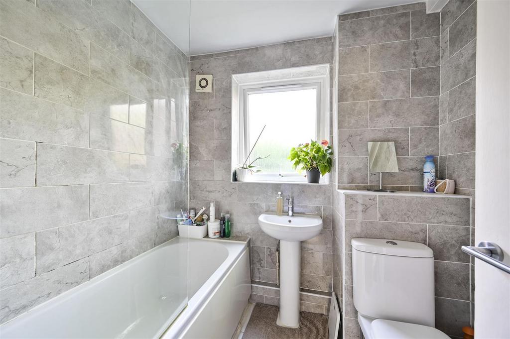 Bathroom 1.jpg