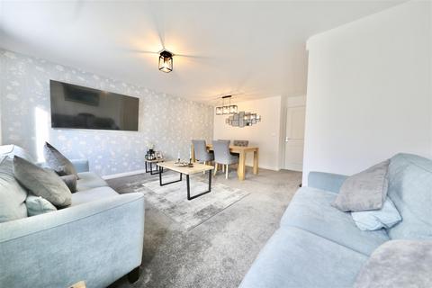 4 bedroom semi-detached house for sale, Parkland Crescent, Kingswood, Hull
