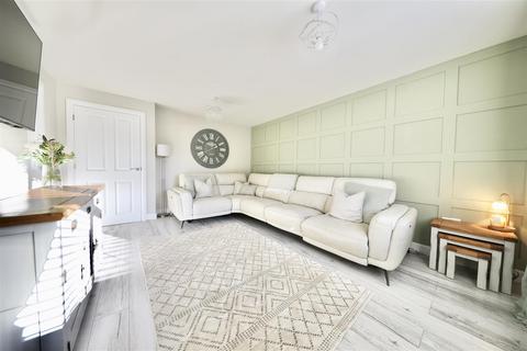 3 bedroom semi-detached house for sale, Waudby Close, Hessle