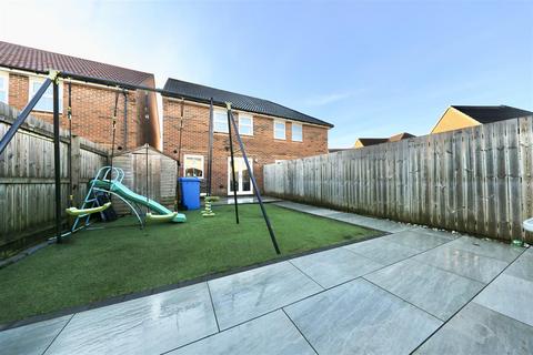 3 bedroom semi-detached house for sale, Waudby Close, Hessle