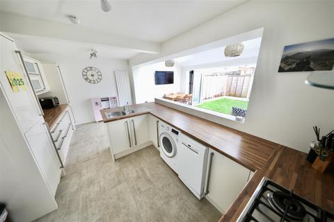 3 bedroom semi-detached house for sale, Roslyn Crescent, Hedon, Hull