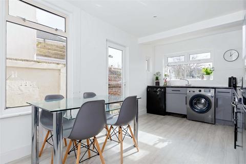 3 bedroom end of terrace house for sale, Highdown Avenue