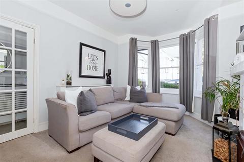3 bedroom end of terrace house for sale, Highdown Avenue