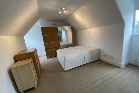 2 bedroom duplex to rent, Finchley Road, London NW11