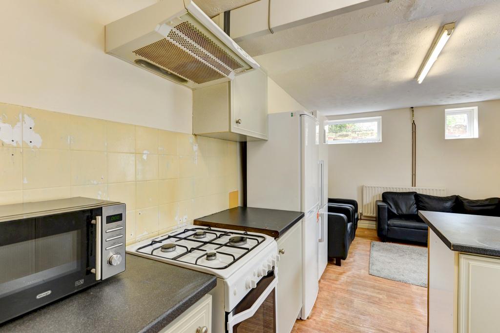 Compact, functional kitchen with gas cooker, mi...