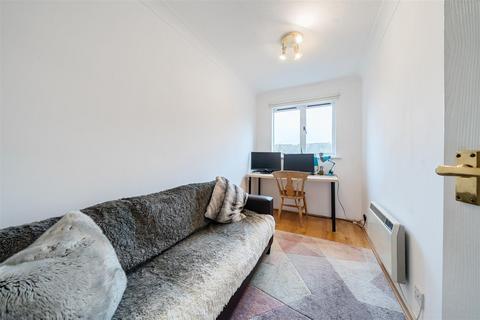 2 bedroom flat to rent, Cross Road, Wimbledon, SW19